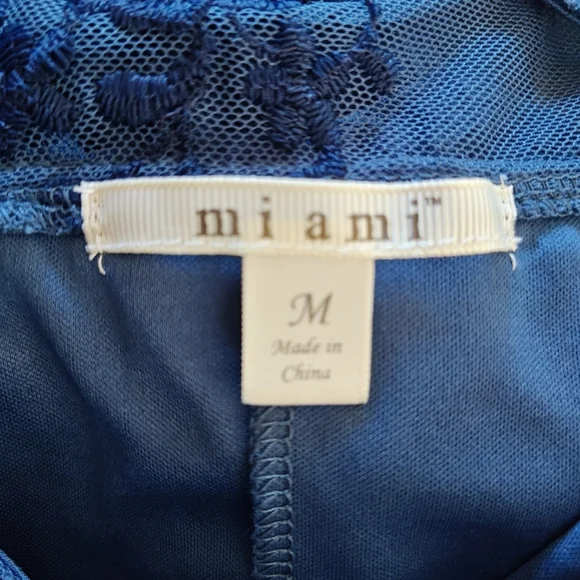 Francesca's Mi ami Sleeveless Cold Shoulder Frilly Lacy Indigo Top Medium - Picture 10 of 11